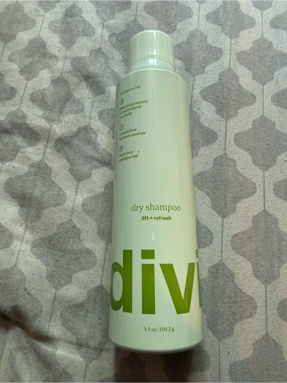 divi dry shampoo lift + refresh — light green